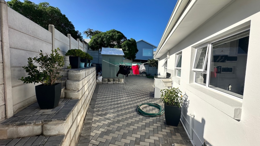 5 Bedroom Property for Sale in Dana Bay Western Cape